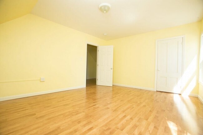 Bedroom - 18 Fern St