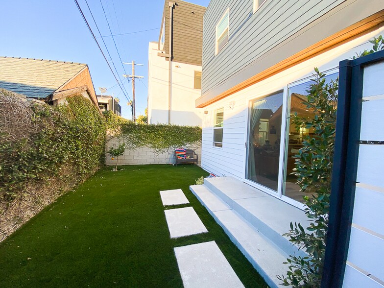 Building Photo - 3003 Cloverdale Ave