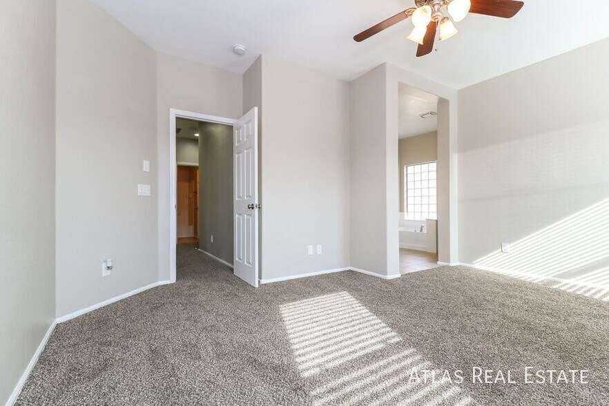 Building Photo - 13771 W Mauna Loa Ln