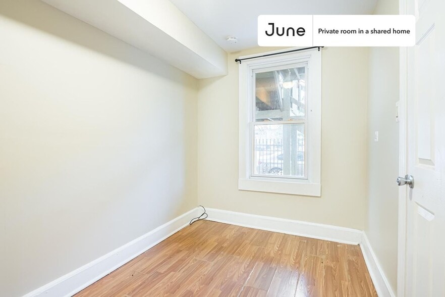 Building Photo - Room in Shared 3 bed/1 bath home