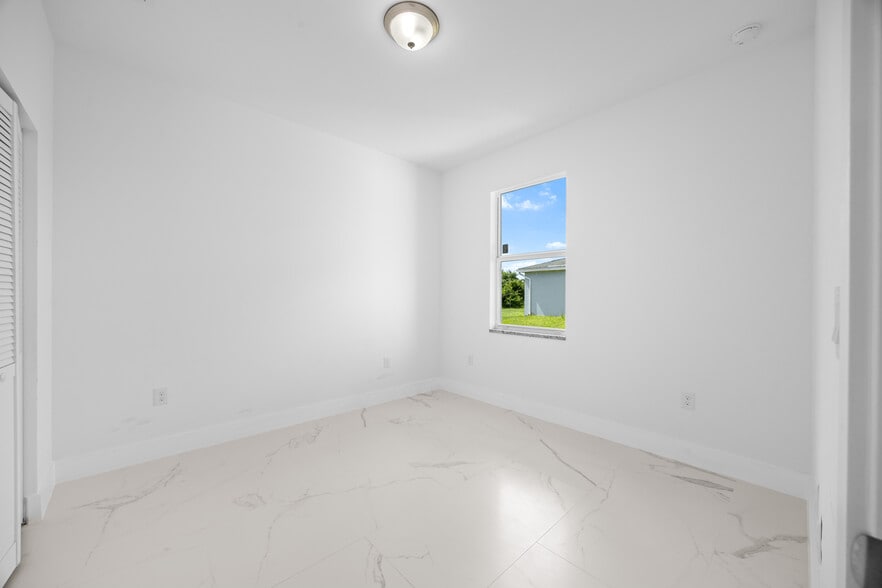 Building Photo - 1136 Ichabod Ave