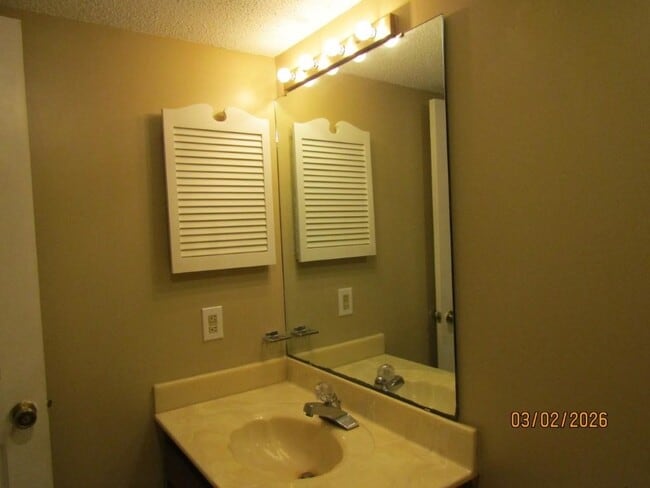 Building Photo - 4812 Pinehurst Cir