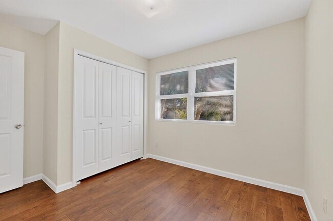 Building Photo - 7200 Barnsdale Way