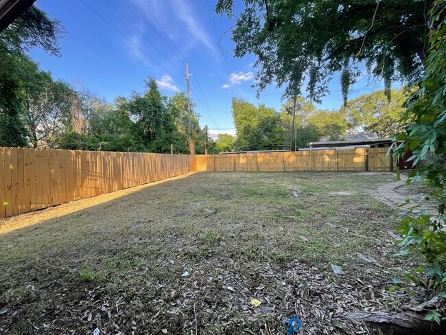 Building Photo - Beautiful 3 Bedroom 3 Bathroom Townhome for Rent