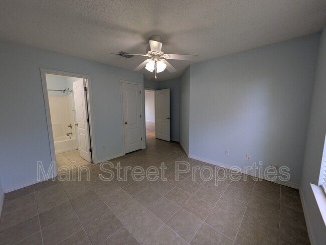 Building Photo - 3359 Green Briar Cir