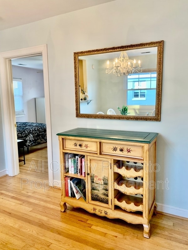 Building Photo - 213 Gordon St