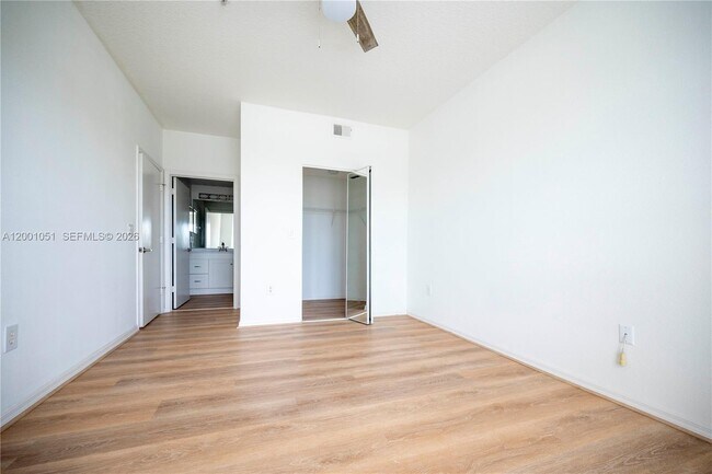 Building Photo - 5554 Metrowest Blvd