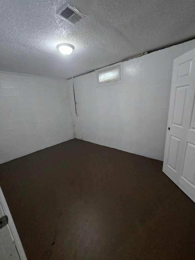 Building Photo - 3 bed 1 bath with partially finished basem...