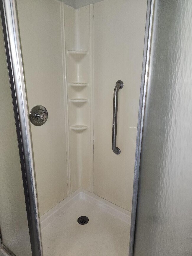 Building Photo - 3 bedroom 1 Bath House on Well