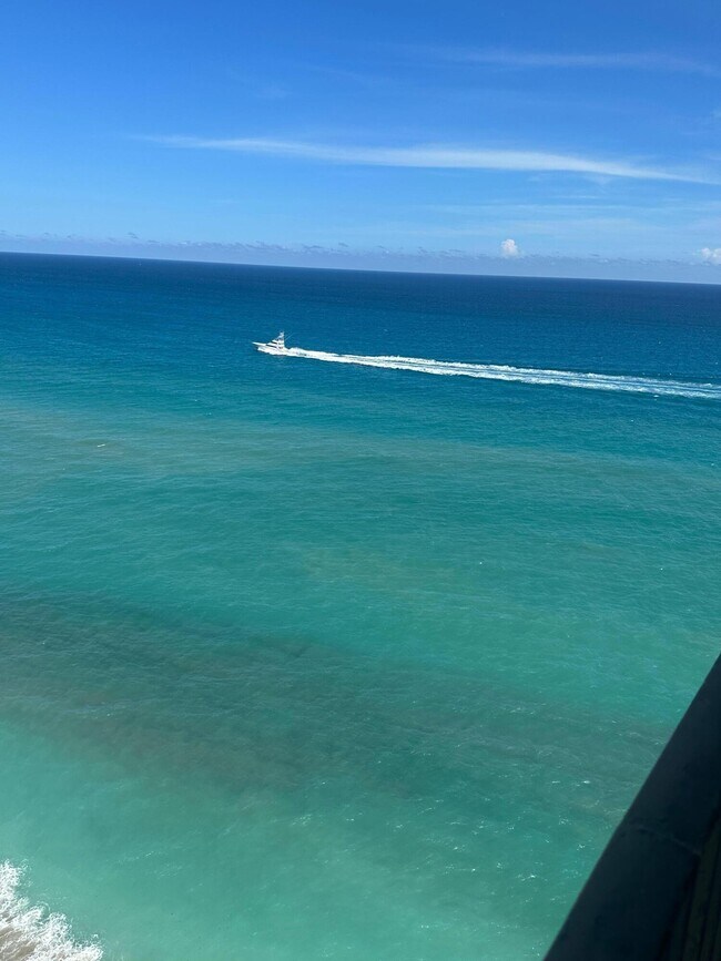 Building Photo - 5420 N Ocean Dr