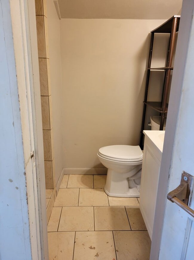 Building Photo - 2 Bedroom Duplex