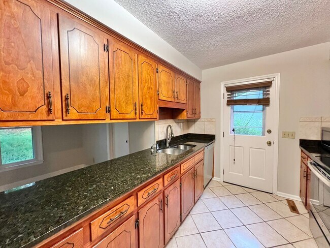 Building Photo - Newly Renovated 3BD, 2.5BA North Raleigh Home on a Private Lot in a Prime Location Near Shopping,...