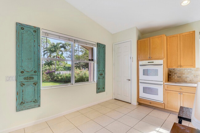 Building Photo - 5017 SE Graham Dr