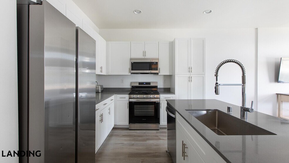 Building Photo - 2705 N Rancho Dr