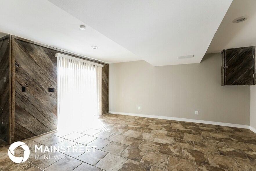 Building Photo - 1813 NE Gatewood Dr