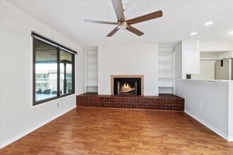 Building Photo - 505 W 7th St