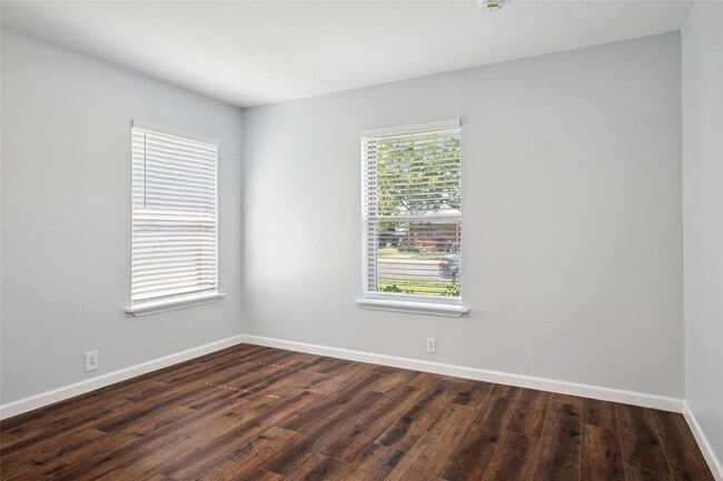 Building Photo - 9982 Chireno St