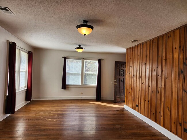 Building Photo - Wonderful 2 Bedroom 1 Bath home in Hixson, TN