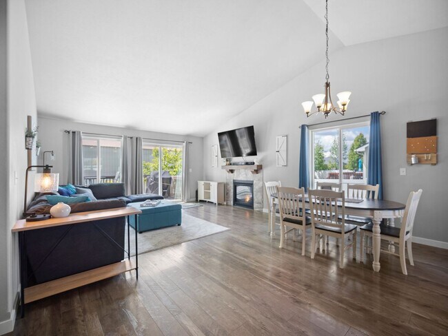 Building Photo - Beautiful home 5MILE/Big Yard & Garage (Furnished)