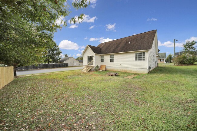 Building Photo - Lovely 3 Bed 2 Bath Home in Indian Trail o...
