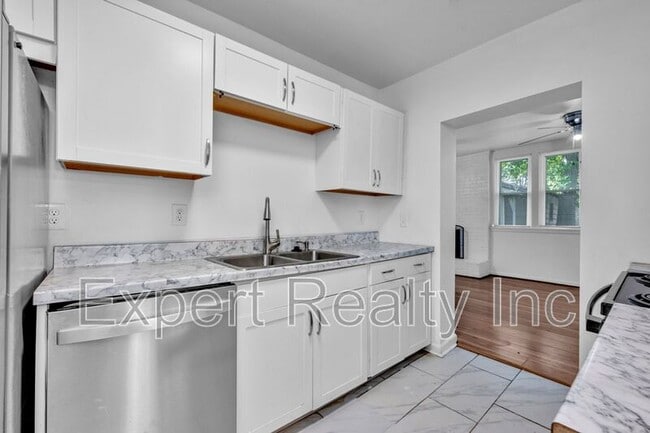 Building Photo - 1861 Woodland Ave SW