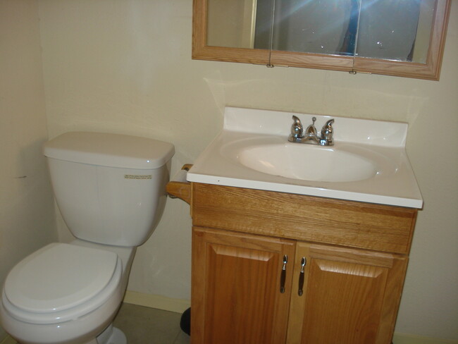 Building Photo - ALL BILLS PAID 1bd/1bath Townhome in Sprin...