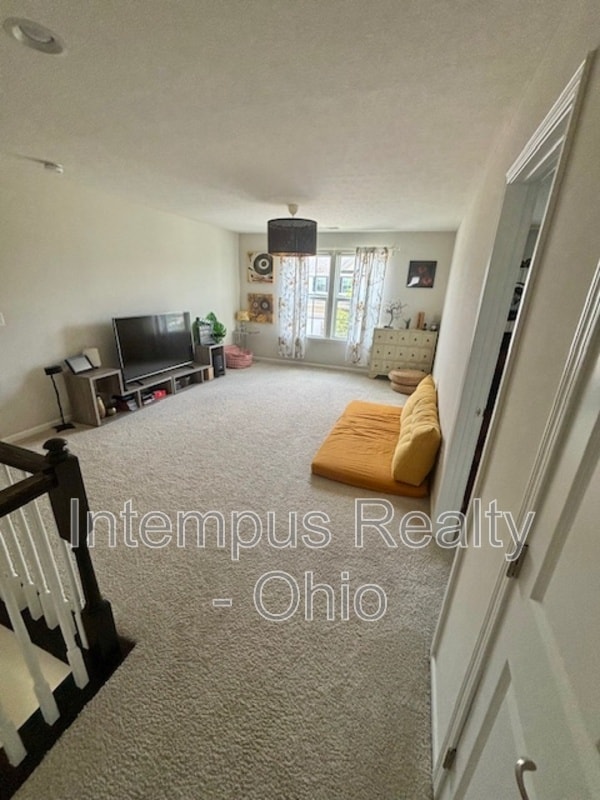 Building Photo - 6123 Brandon Dr