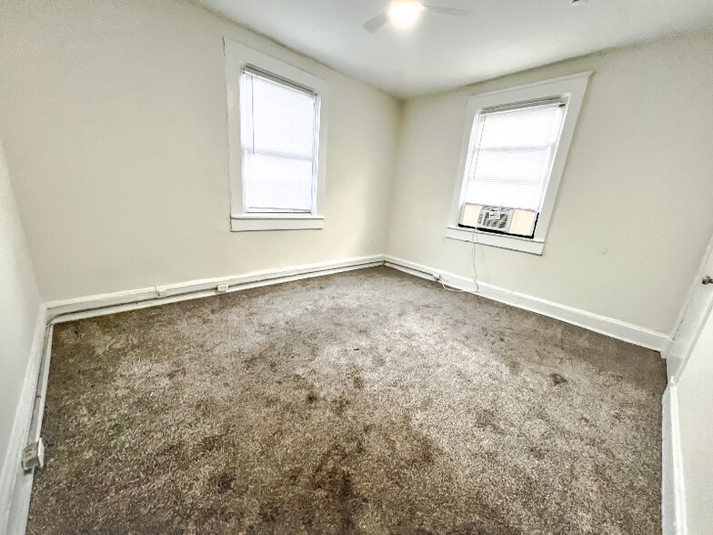 Building Photo - 605 Whitelock St