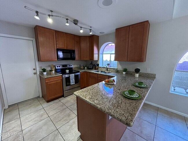 Building Photo - 7531 W Taro Ln