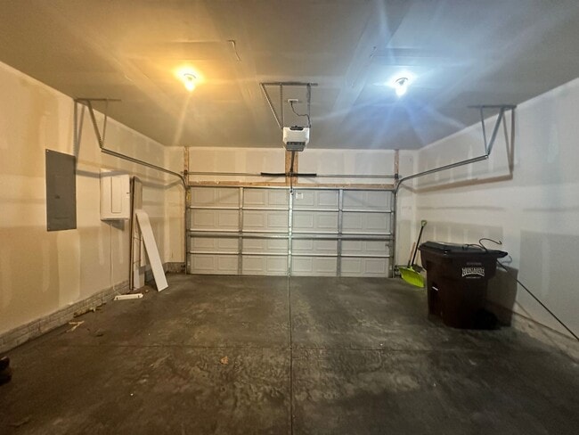 Building Photo - Spacious 4-Bedroom Home – Available Now!