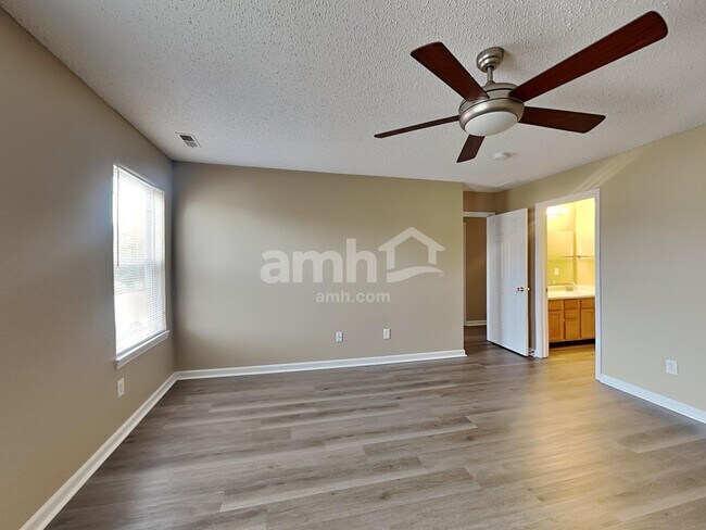 Building Photo - 5440 Shamus Dr