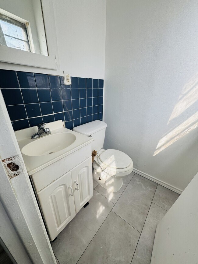 Building Photo - 1807 Westcliff Dr