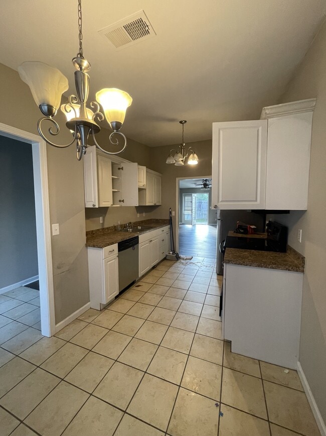 Building Photo - 653 Two Notch Rd