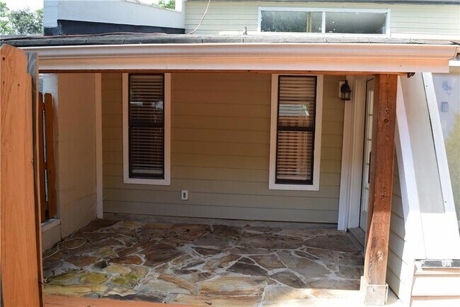 Building Photo - 227 Goshen Ln