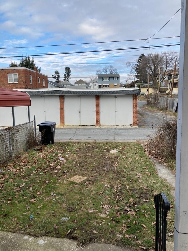 Building Photo - 2526 Derry St