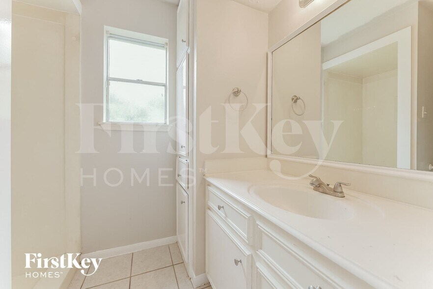 Building Photo - 2506 Rambling Brook Dr