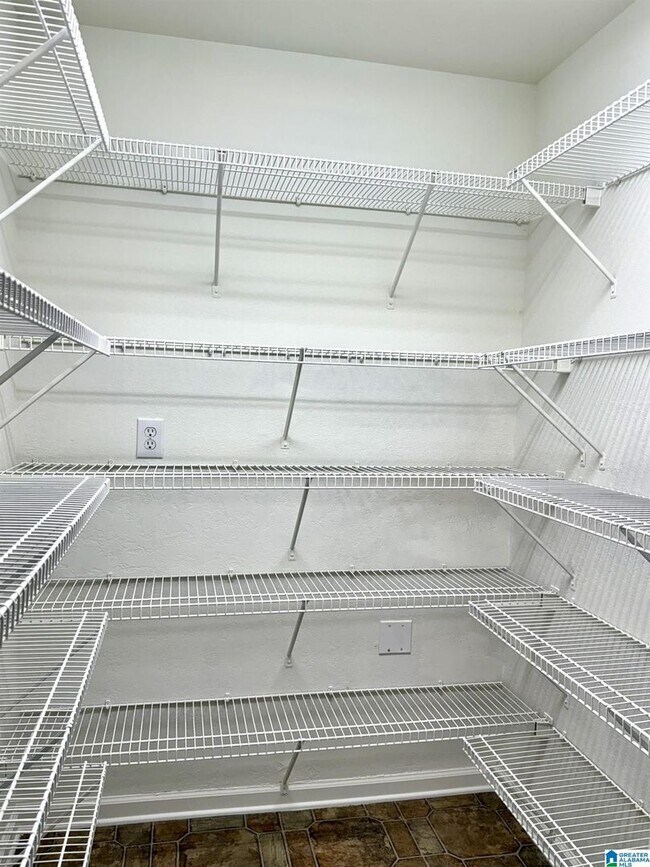 Building Photo - 3 Bed 2 Bath Home In Calera With 2 Car Garage And Fenced In Back Yard