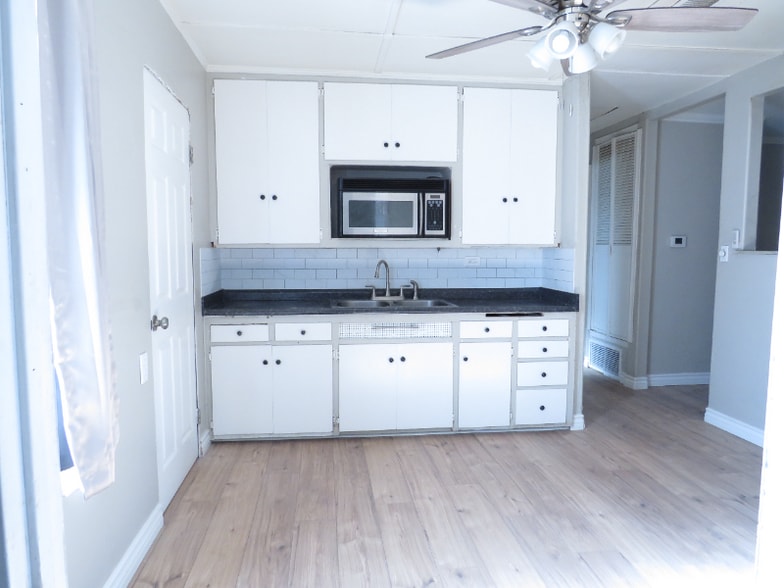 Building Photo - 934 Plaza Serena