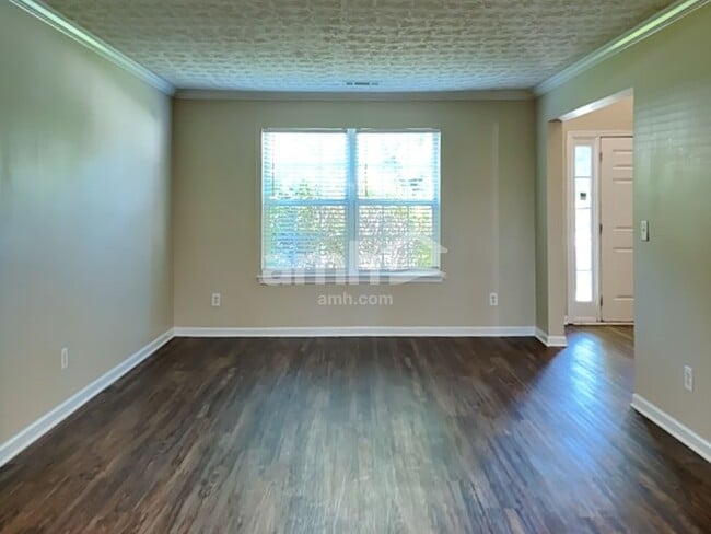 Building Photo - 1905 Barnett W Ct NE