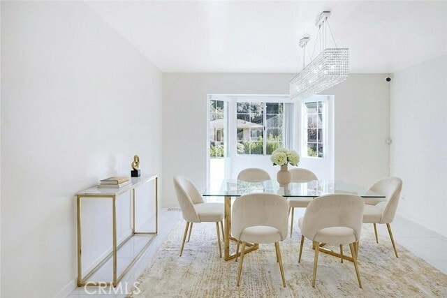 Building Photo - 2255 E Chevy Chase Dr