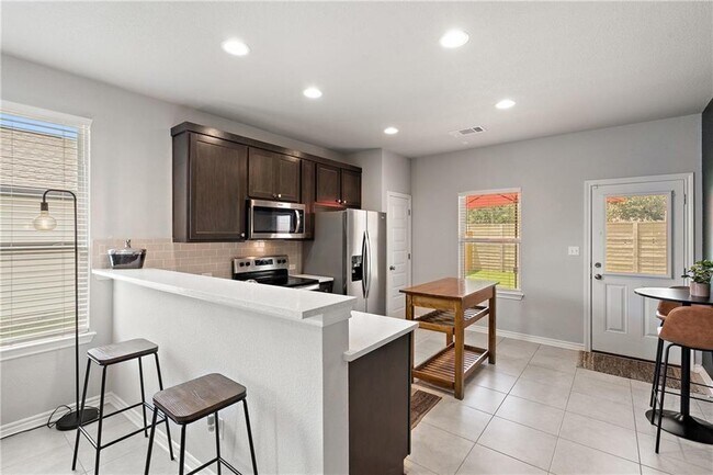Building Photo - 205 Syrah Ct