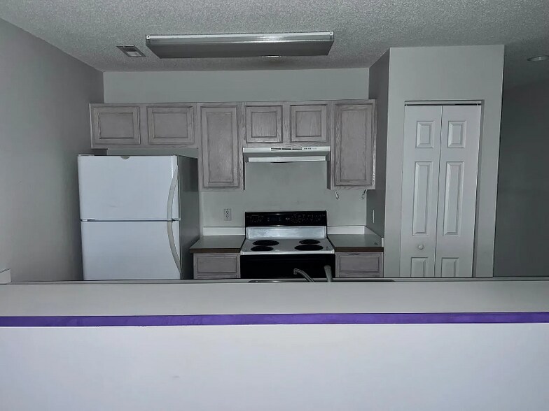 Building Photo - 4225 Villas Dr