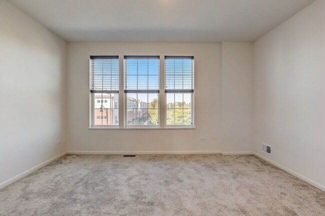 Building Photo - 2924 Reflection Dr