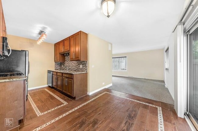 Building Photo - 636 Forum Dr