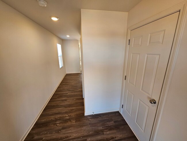 Building Photo - Brand New Townhome in the heart of Newton