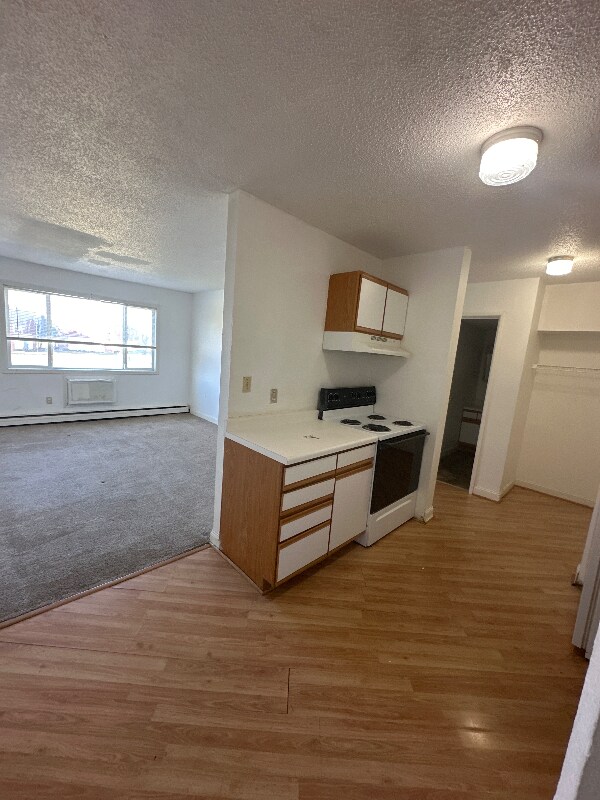 Building Photo - 1518 1st St E