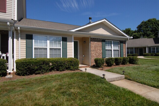 Building Photo - 800 Remount Ct