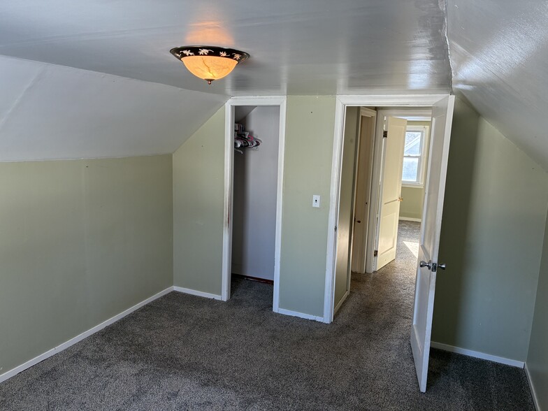 Building Photo - 19 College Dr