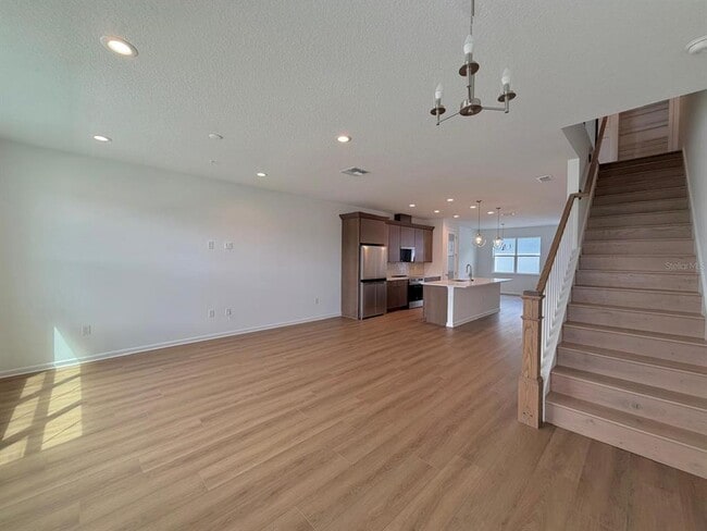 Building Photo - 1887 Pinecliff Dr