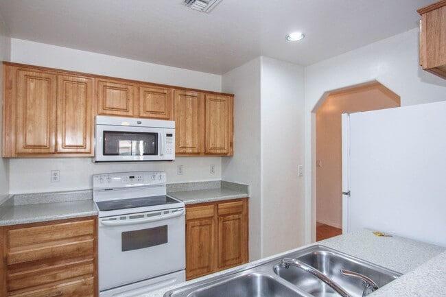 Building Photo - Three Bedroom Prescott Valley Duplex - APPLICATION PENDING